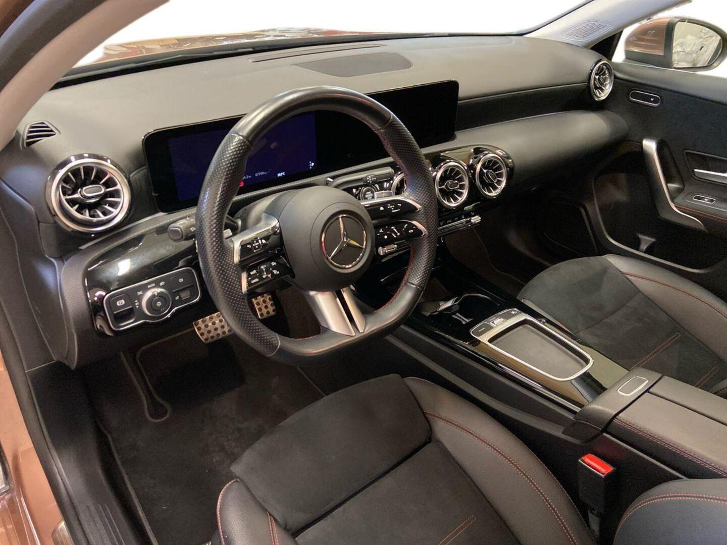 MERCEDES-BENZ A 2023