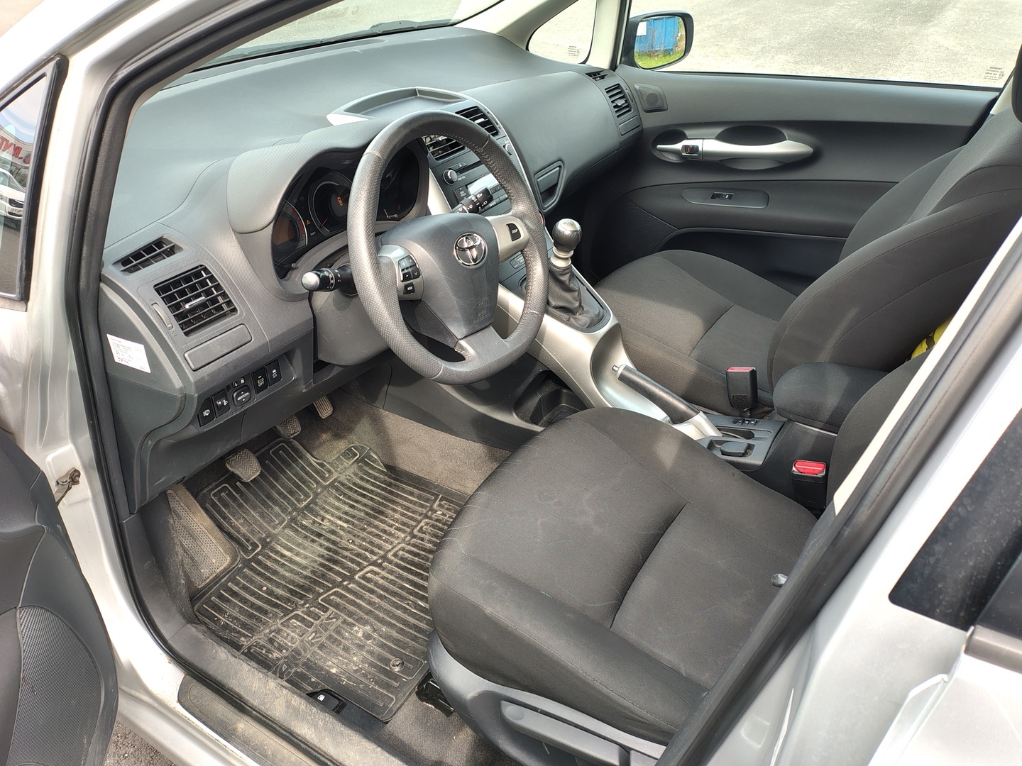 TOYOTA Auris 2011