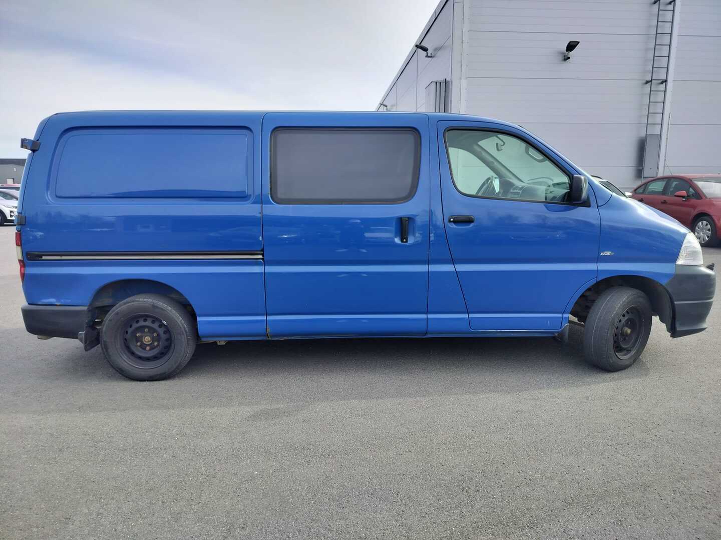 TOYOTA Hiace 2011