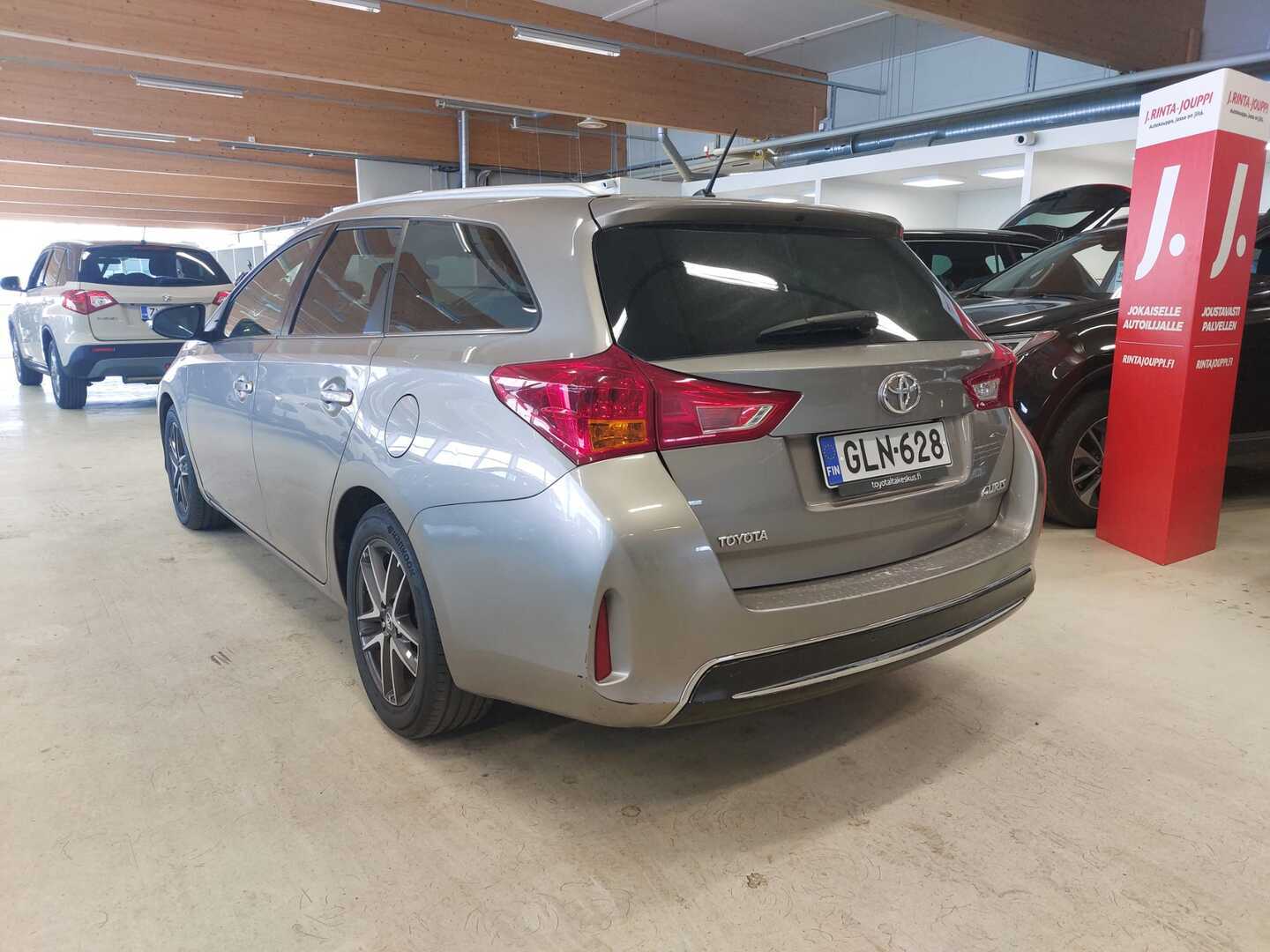 TOYOTA Auris 2015
