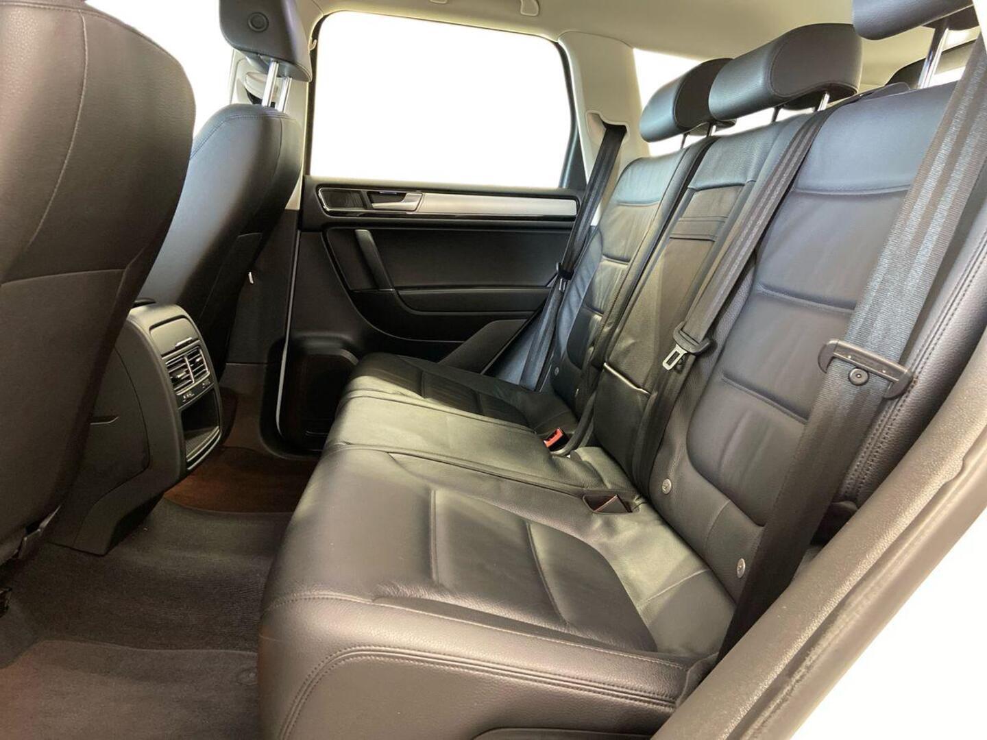 VOLKSWAGEN Touareg 10
