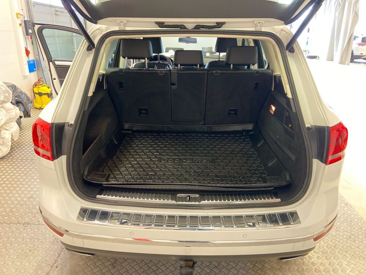 VOLKSWAGEN Touareg 11