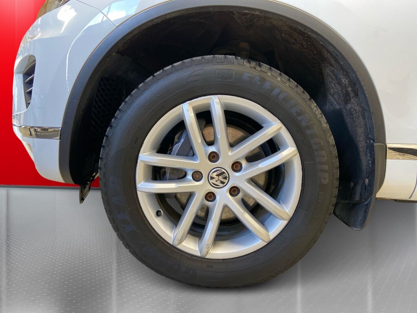 VOLKSWAGEN Touareg 13