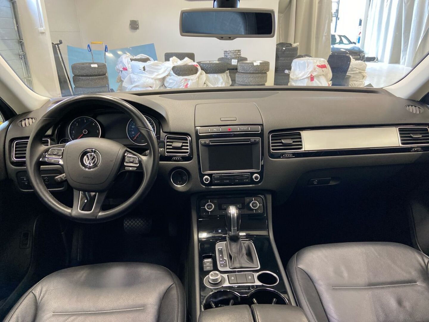 VOLKSWAGEN Touareg 18