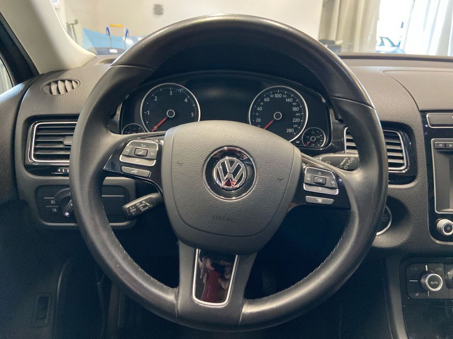 VOLKSWAGEN Touareg 19