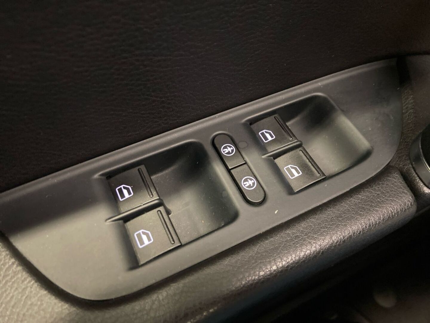 VOLKSWAGEN Touareg 21