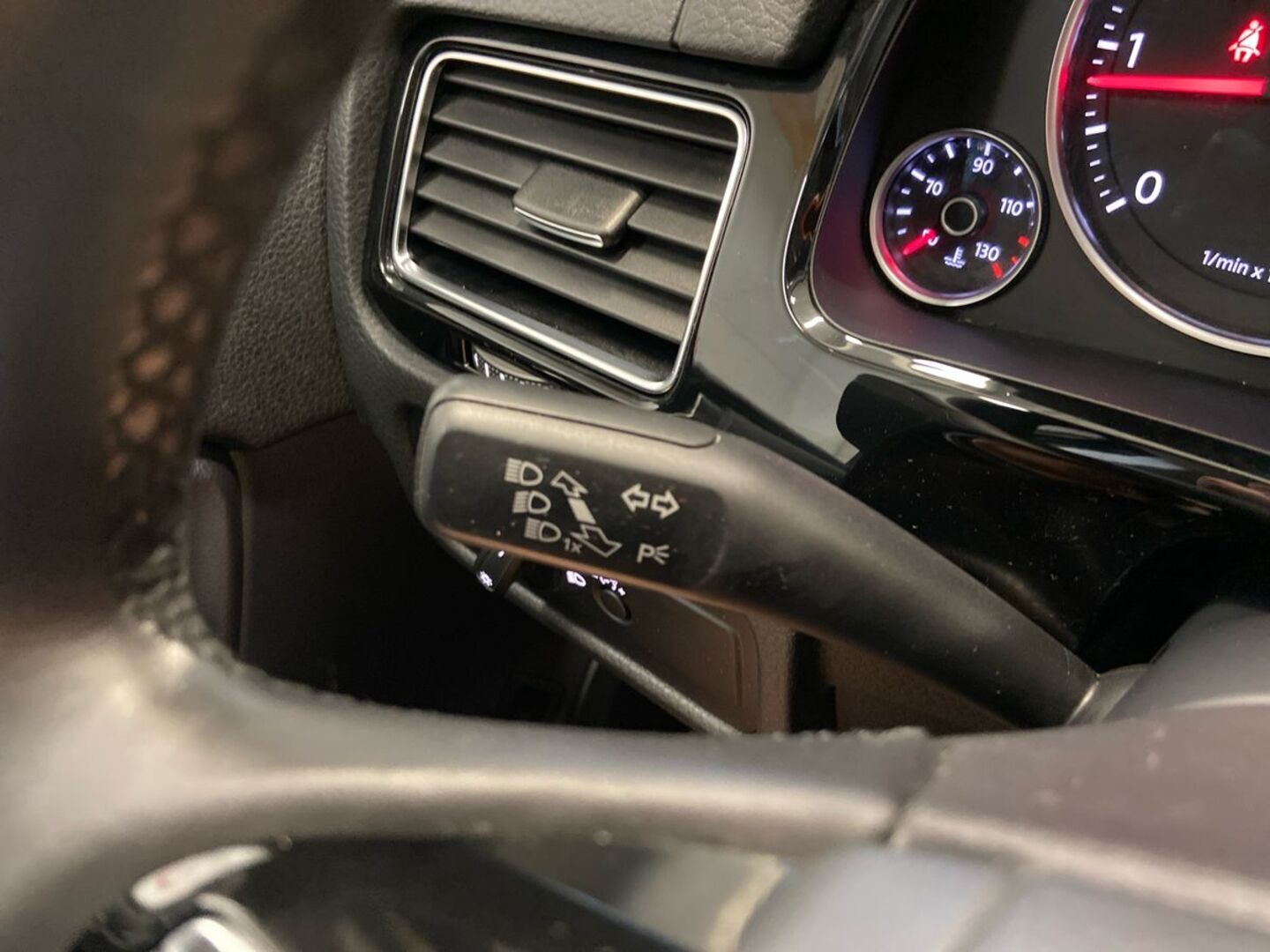 VOLKSWAGEN Touareg 27