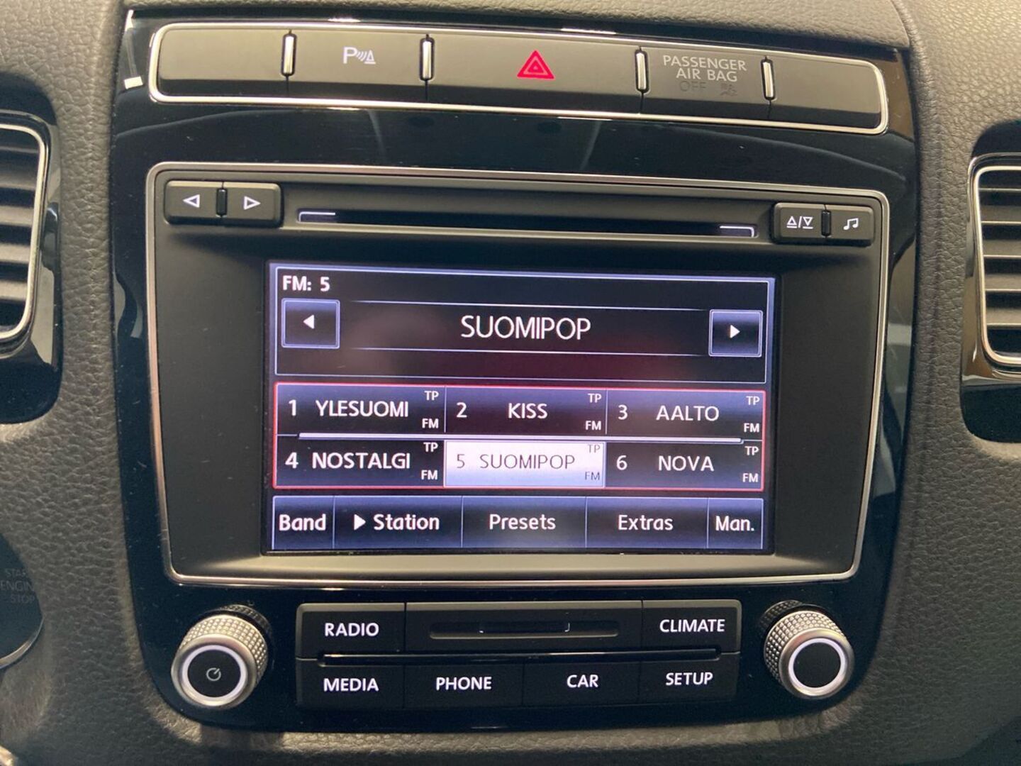 VOLKSWAGEN Touareg 29