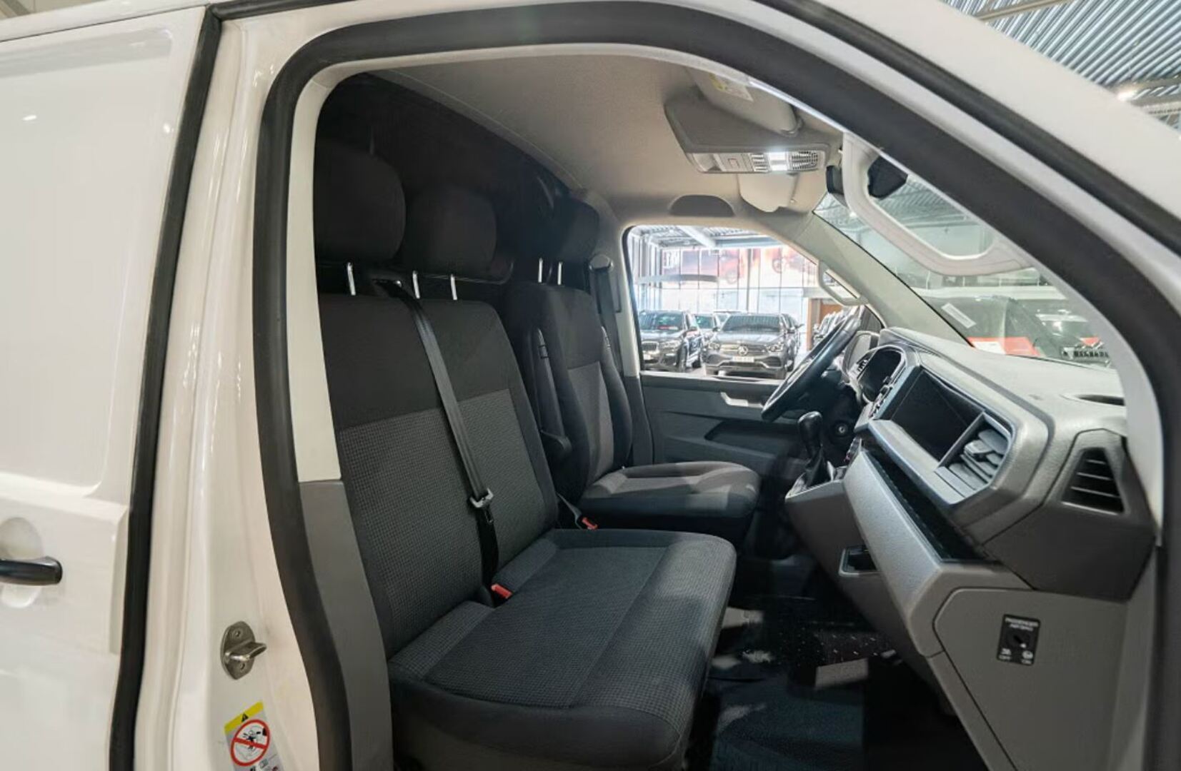 VOLKSWAGEN Transporter 12