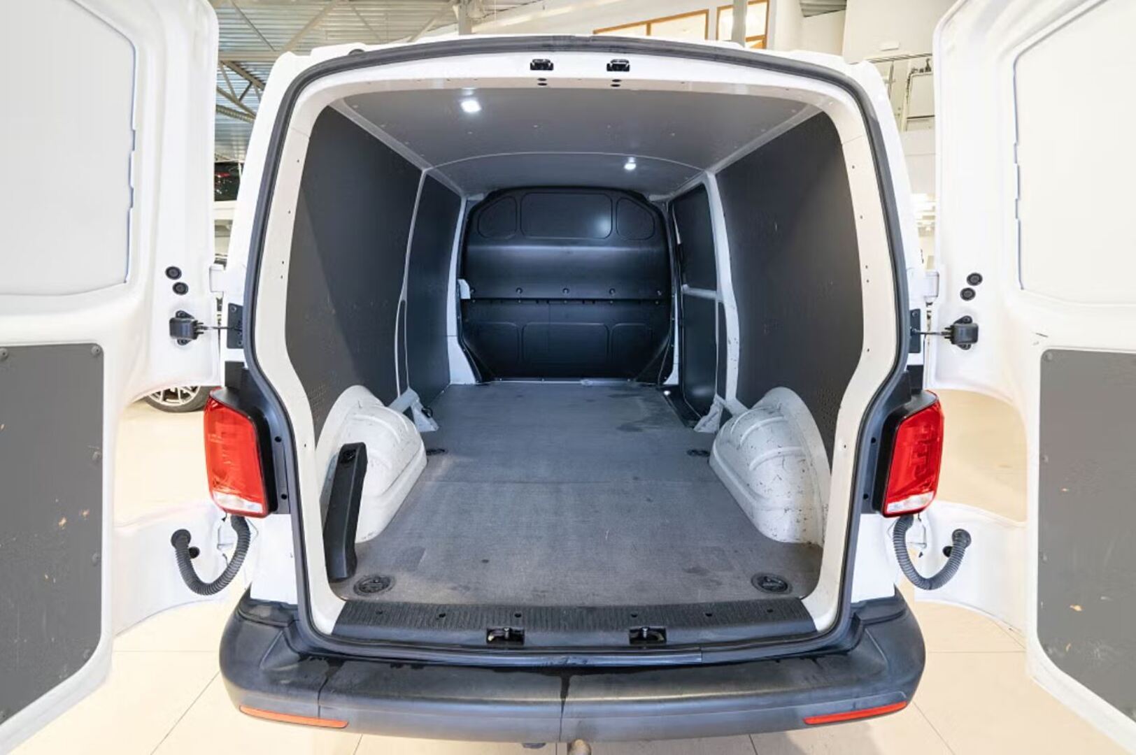VOLKSWAGEN Transporter 8