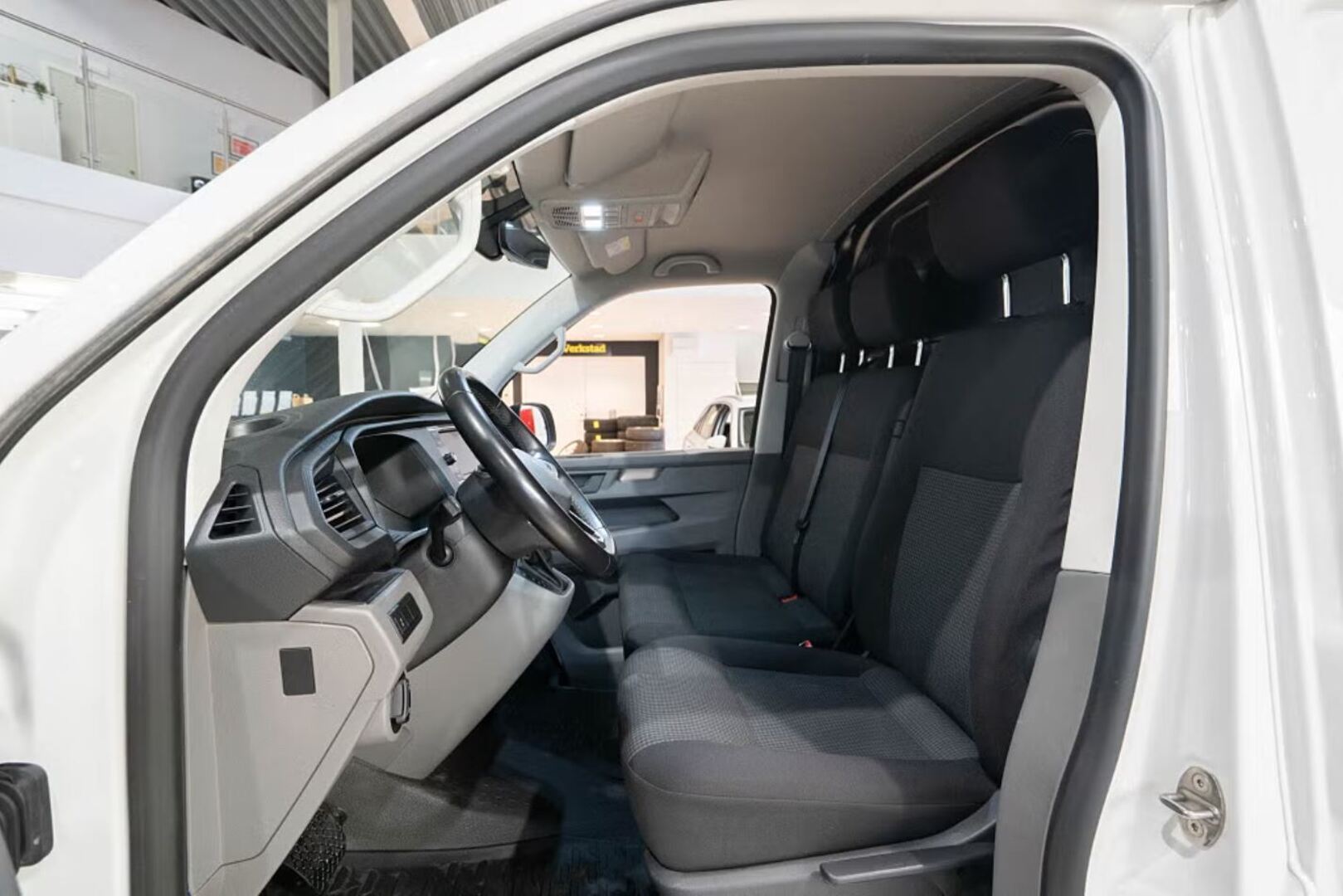 VOLKSWAGEN Transporter 9