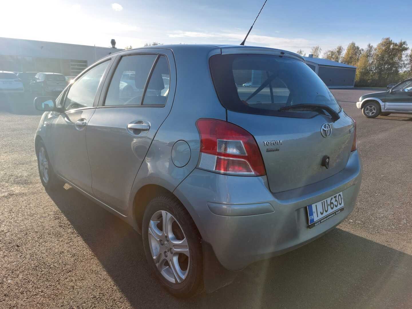 TOYOTA Yaris 2