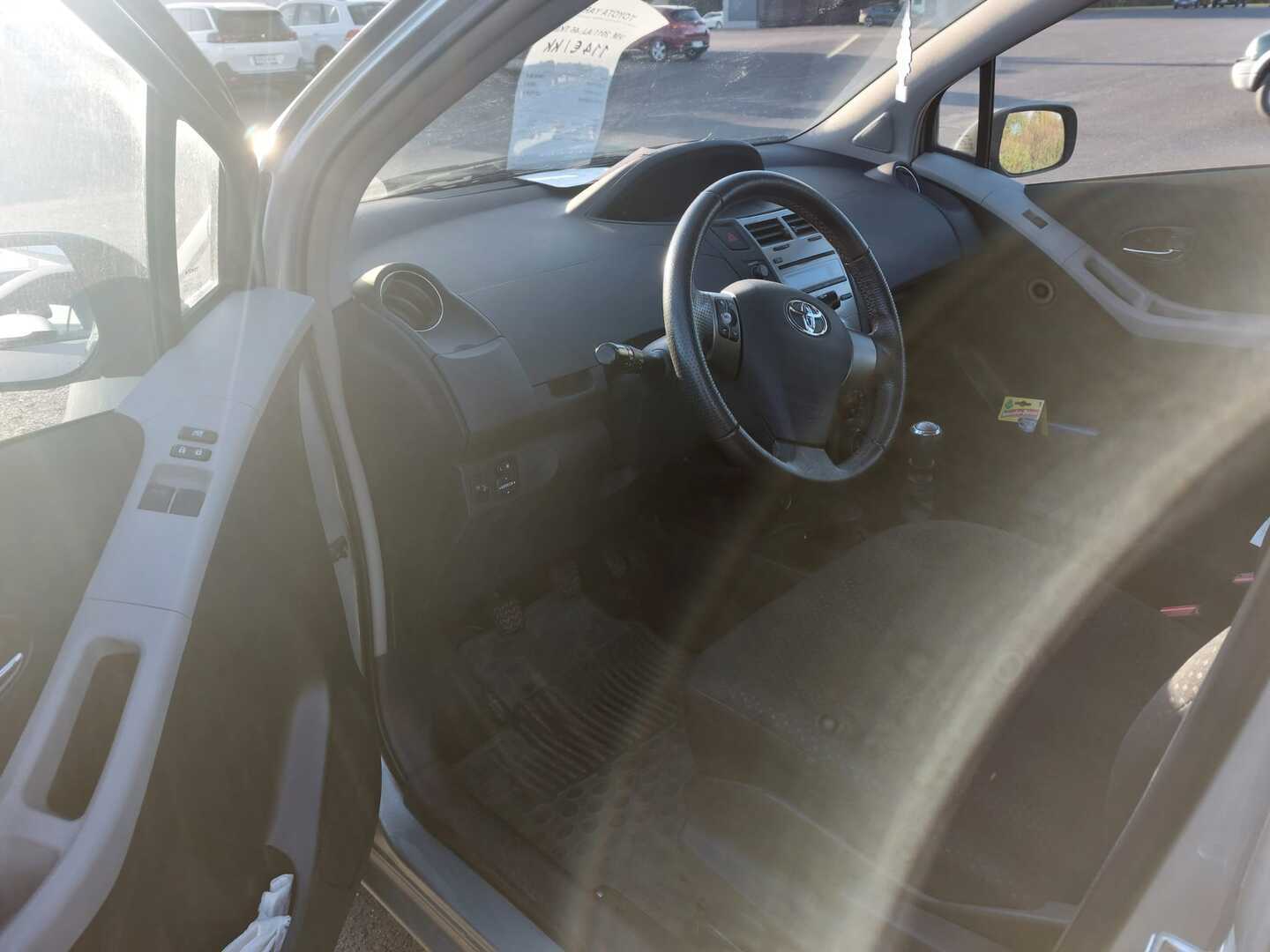 TOYOTA Yaris 3