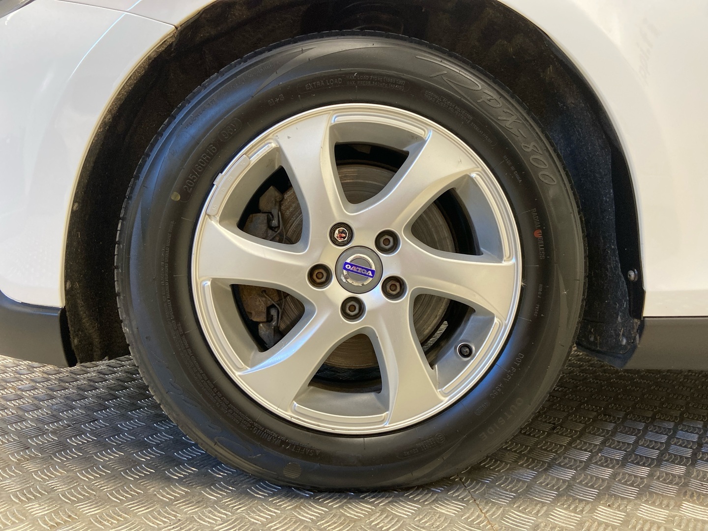 VOLVO V40 Cross Country 2013