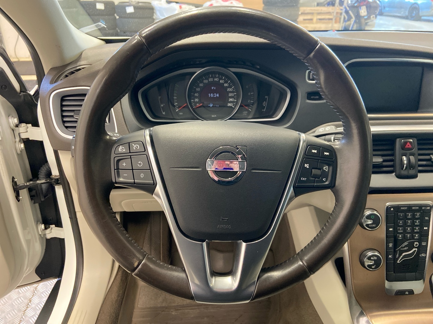 VOLVO V40 Cross Country 2013