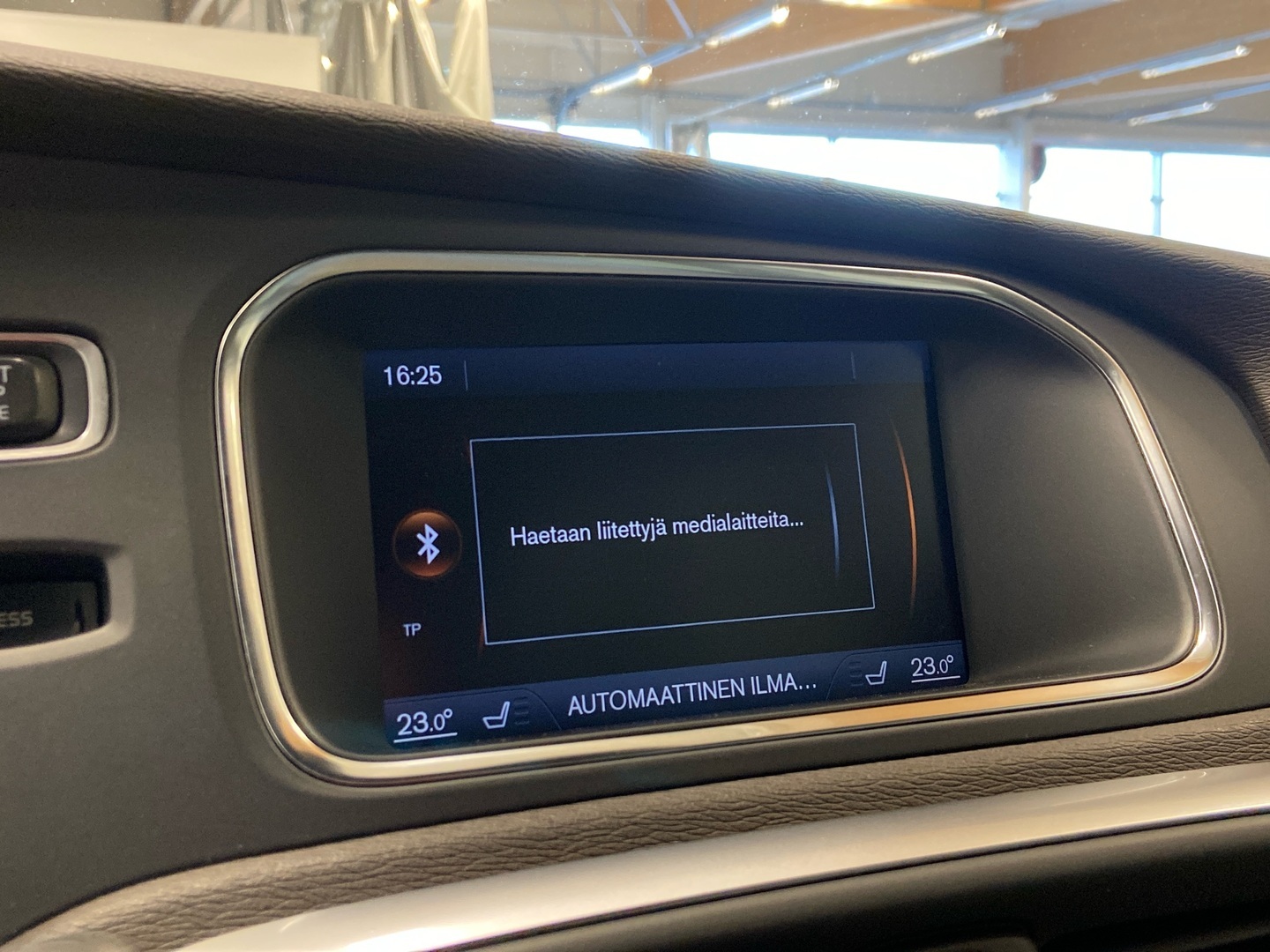 VOLVO V40 Cross Country 2013