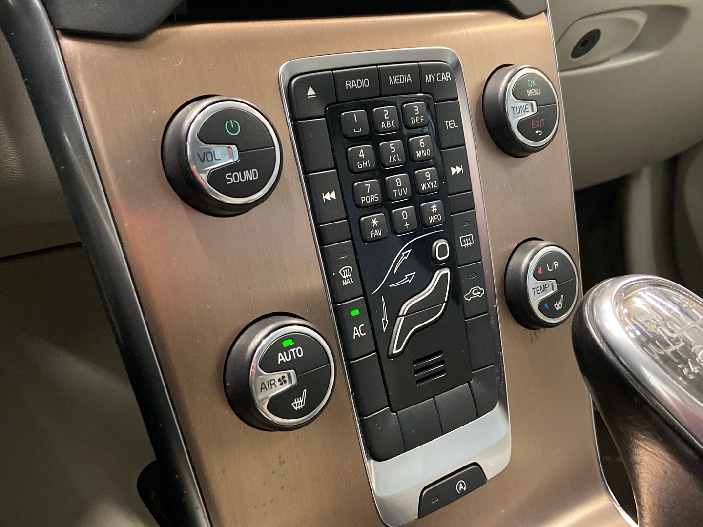 VOLVO V40 Cross Country 2013