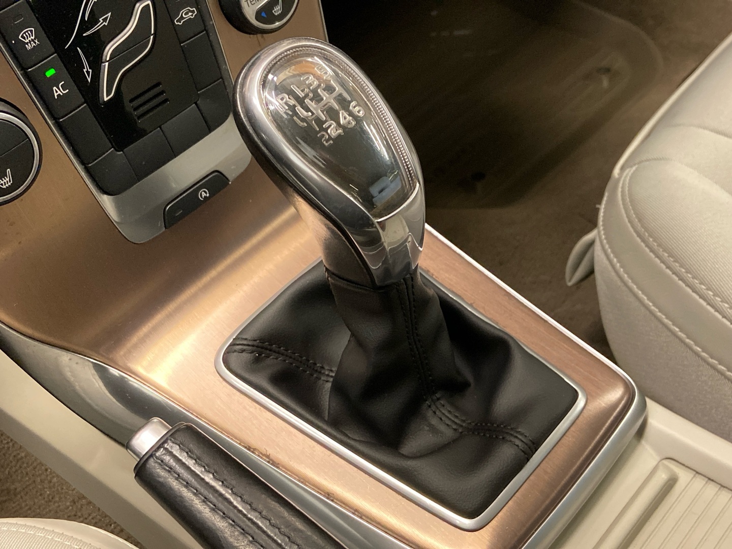 VOLVO V40 Cross Country 2013