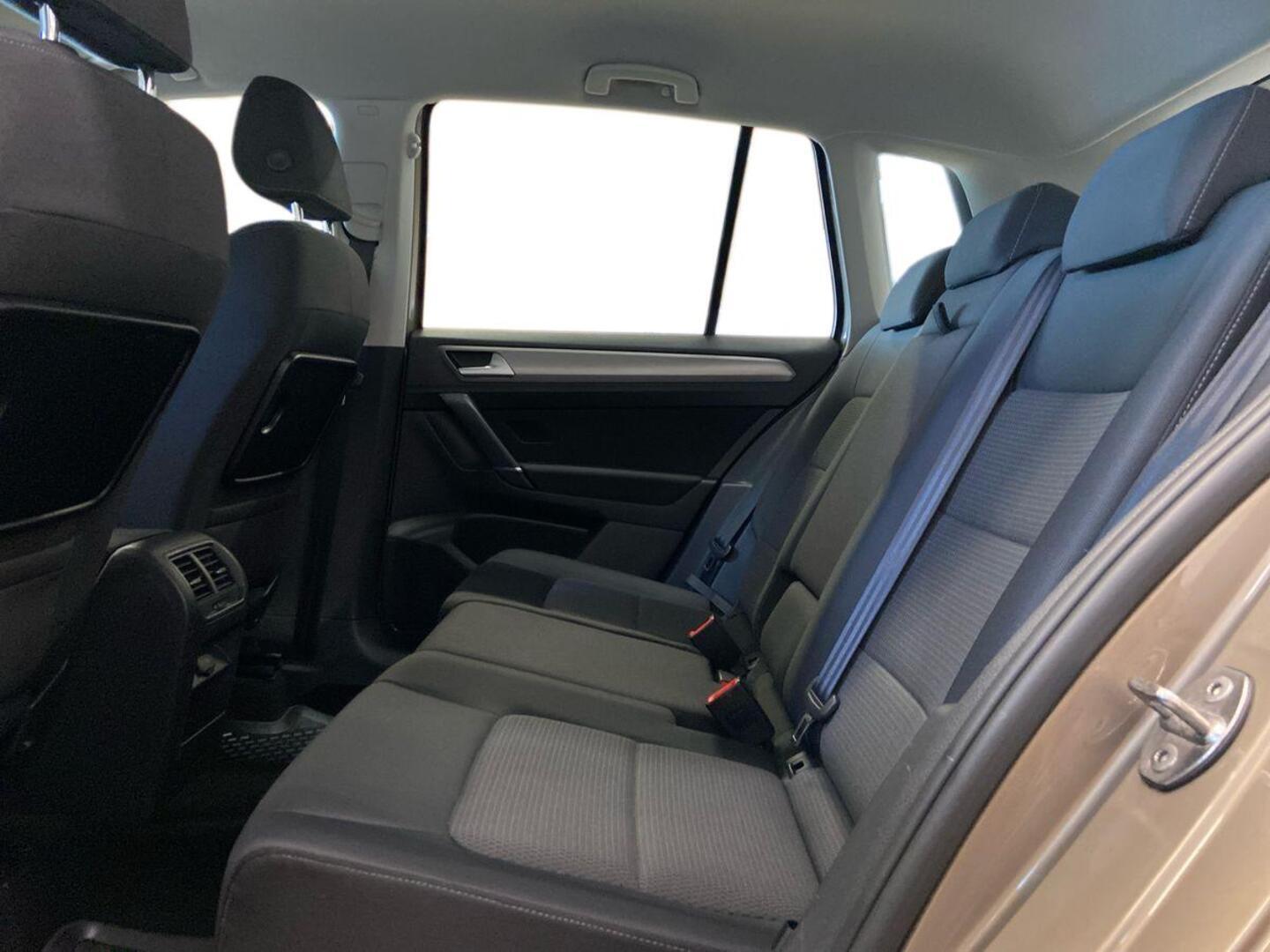 VOLKSWAGEN Golf Sportsvan 2015