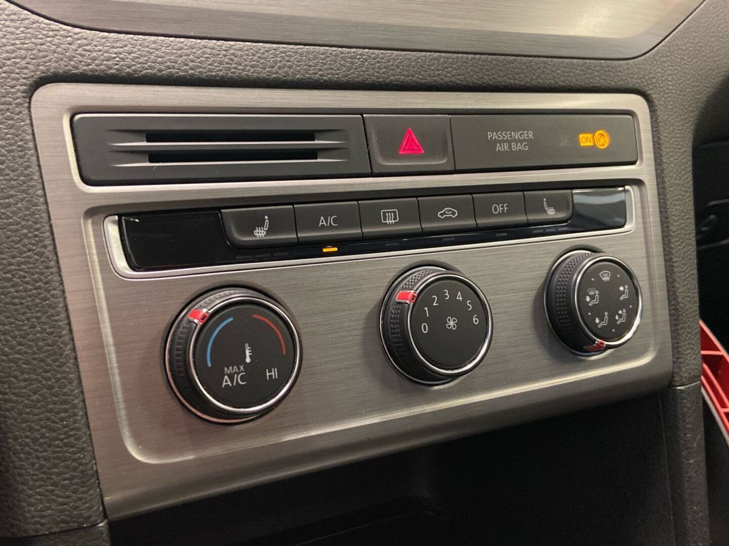 VOLKSWAGEN Golf Sportsvan 2015