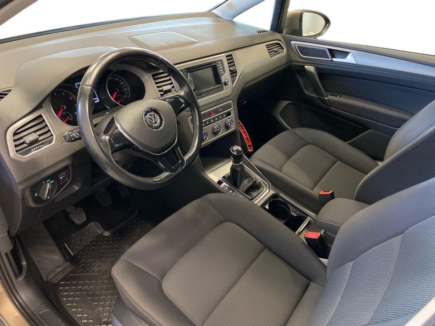 VOLKSWAGEN Golf Sportsvan 2015