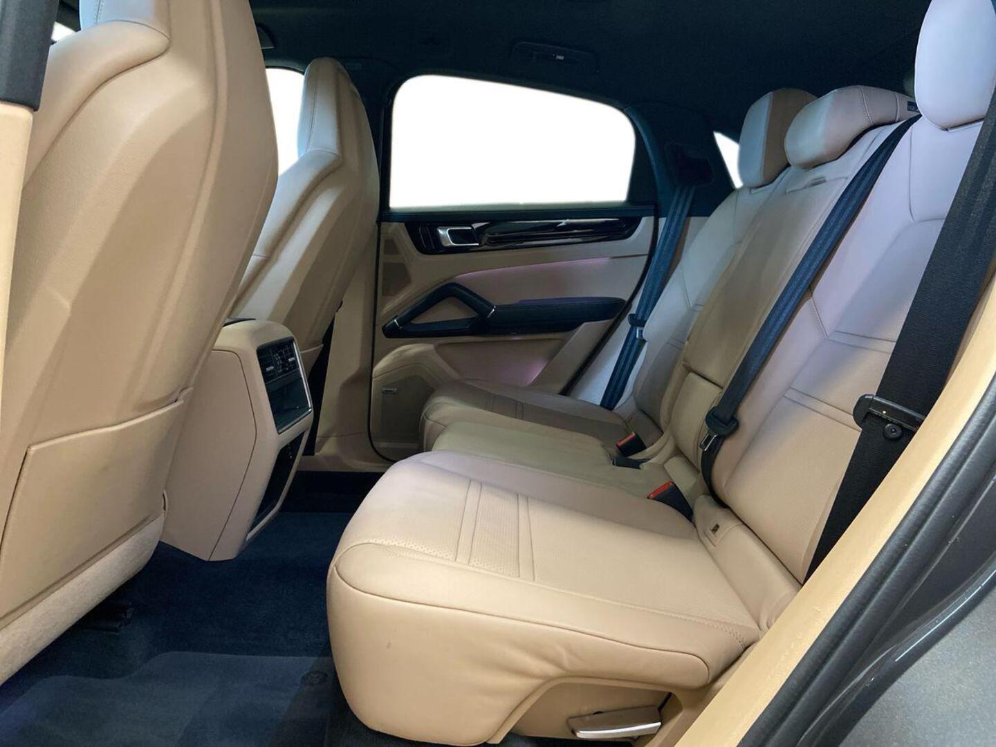 PORSCHE Cayenne 2021