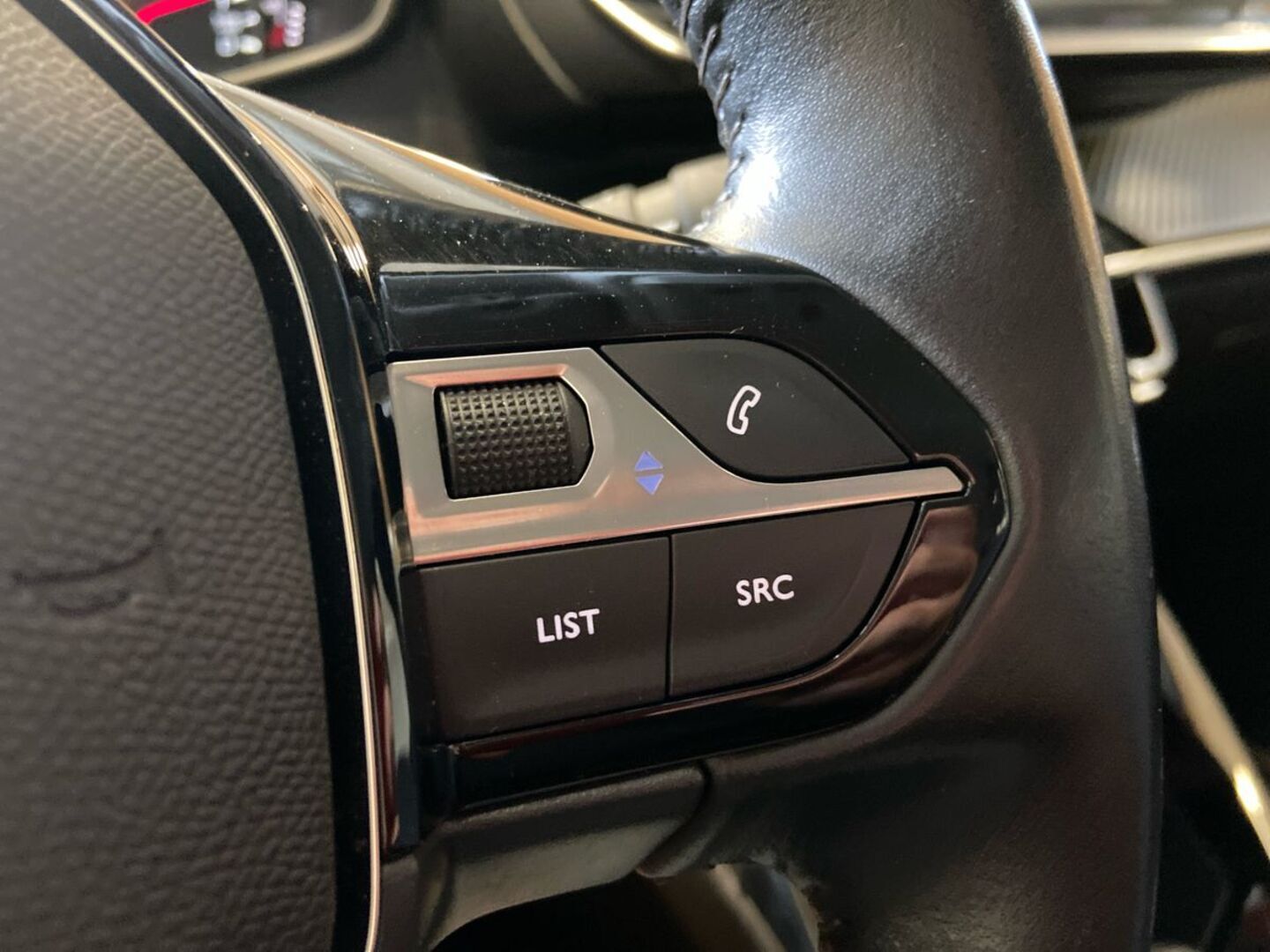 PEUGEOT 208 2020