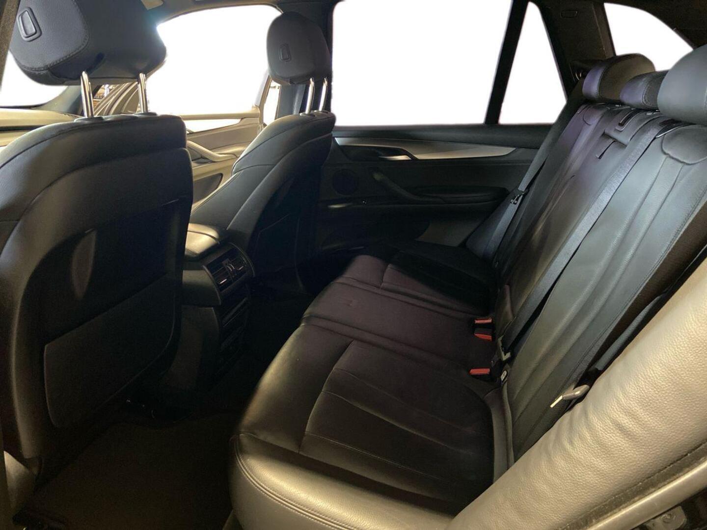 BMW X5 8