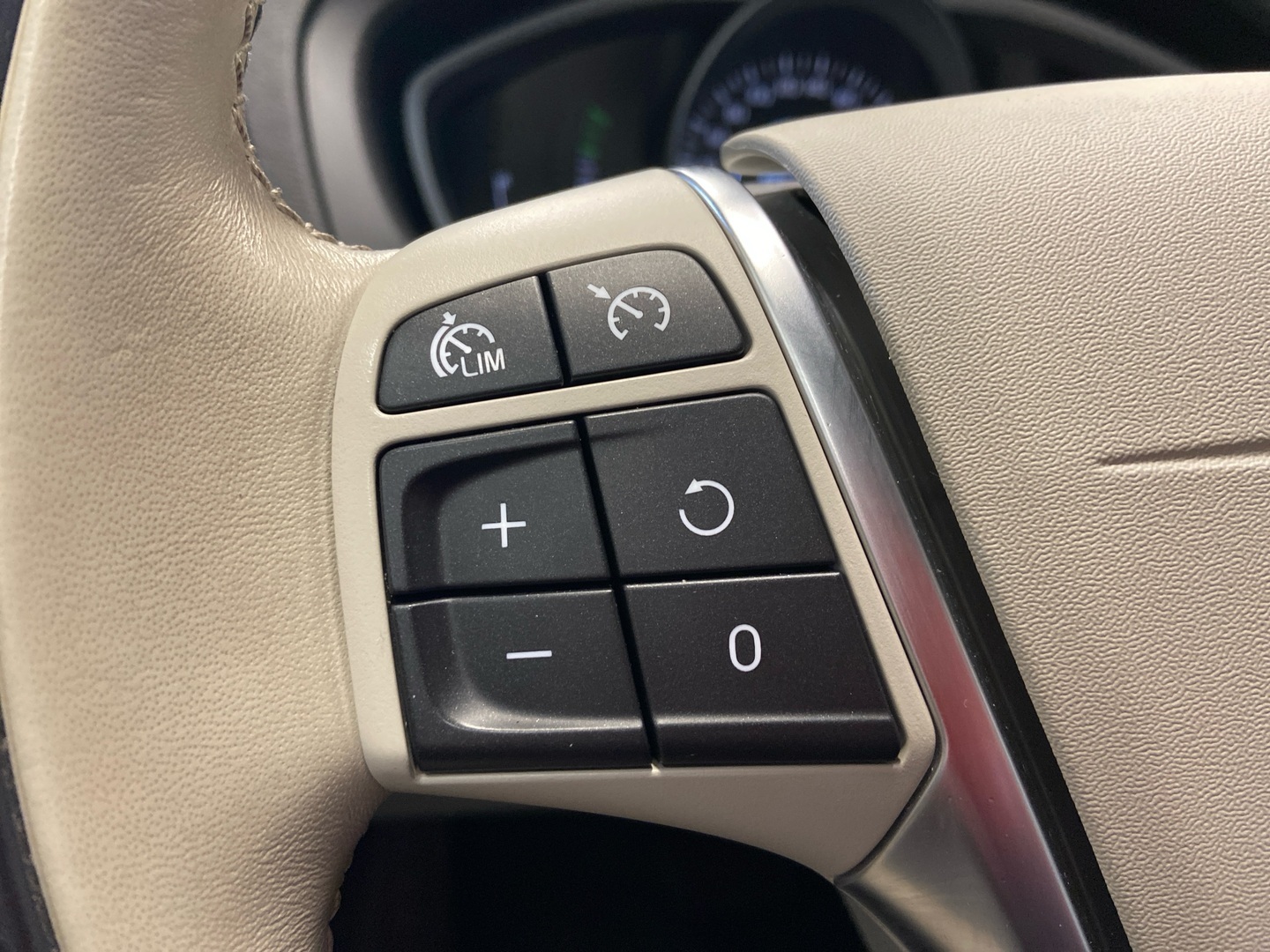 VOLVO V40 Cross Country 2018