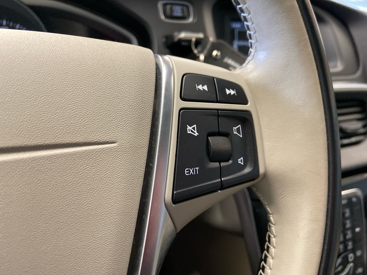 VOLVO V40 Cross Country 2018