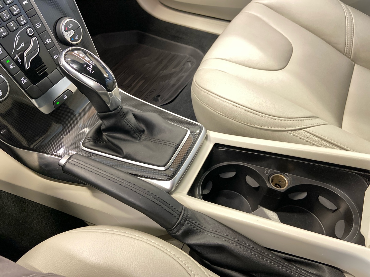 VOLVO V40 Cross Country 2018