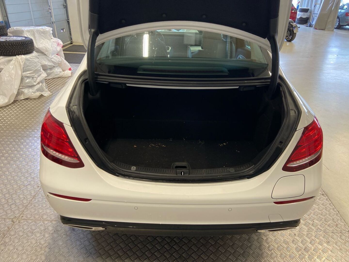MERCEDES-BENZ E 11