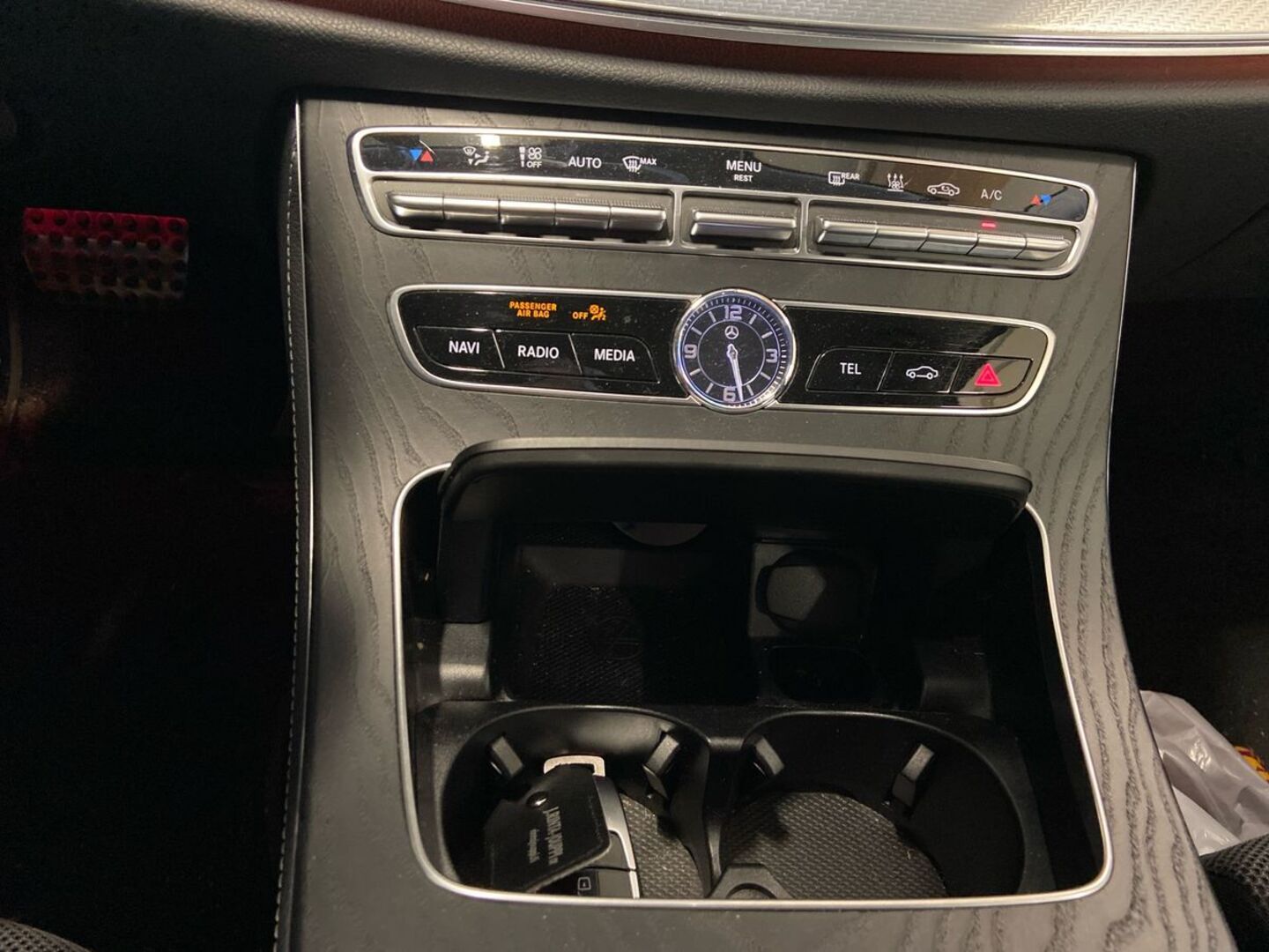 MERCEDES-BENZ E 24