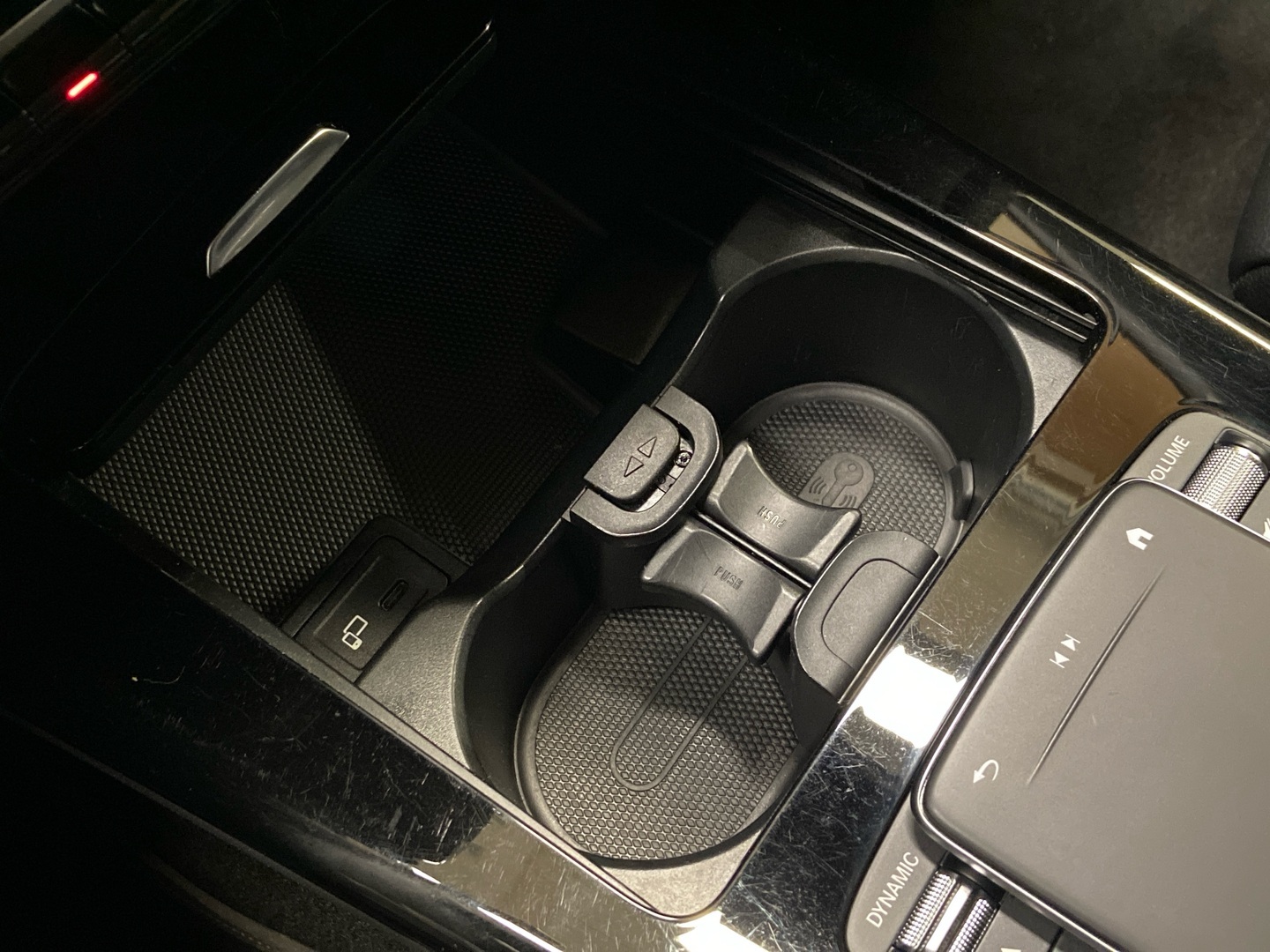 MERCEDES-BENZ A 2021