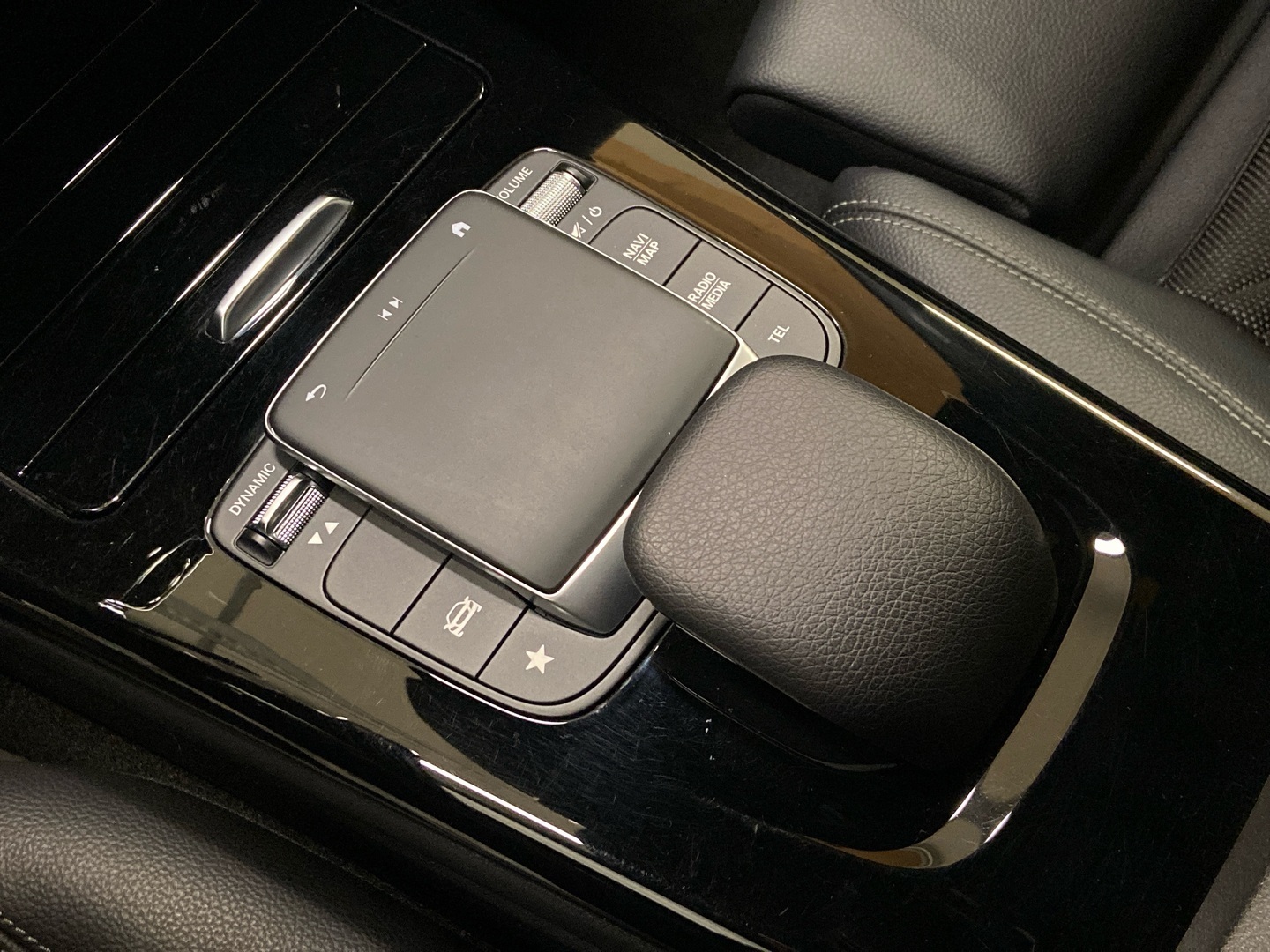 MERCEDES-BENZ A 2021