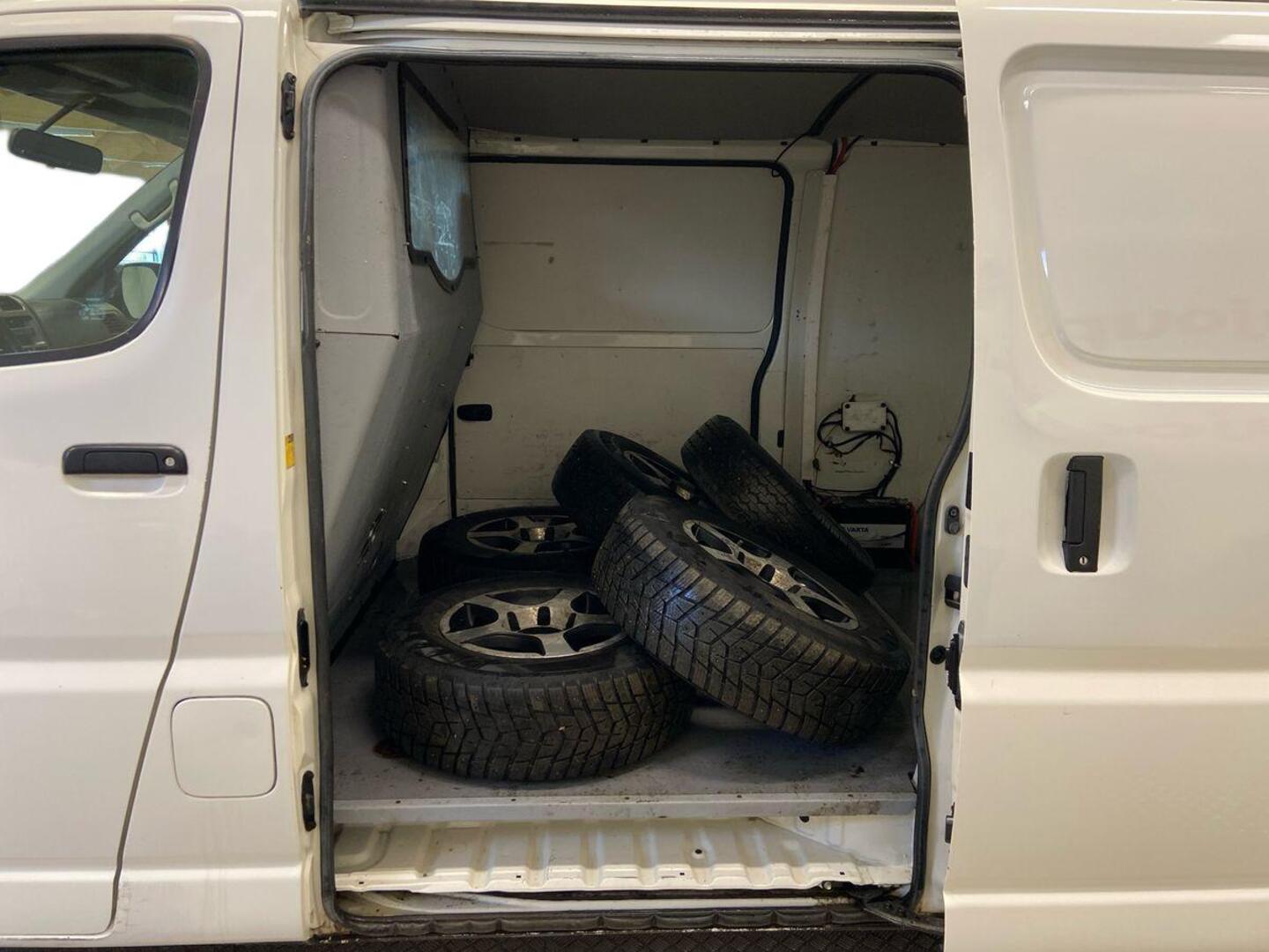 TOYOTA Hiace 10