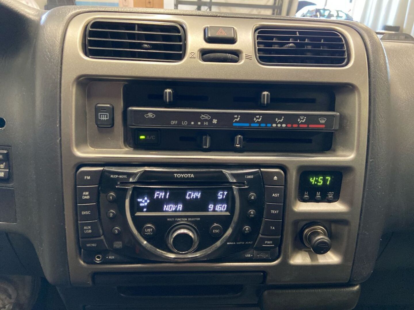TOYOTA Hiace 18