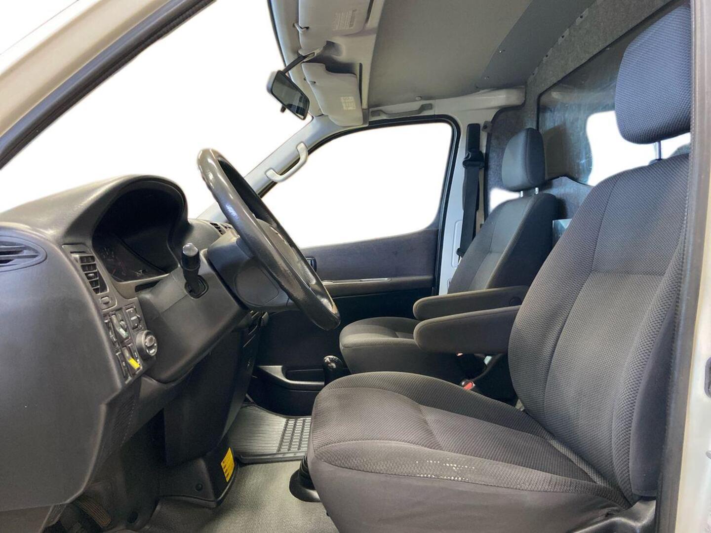 TOYOTA Hiace 9