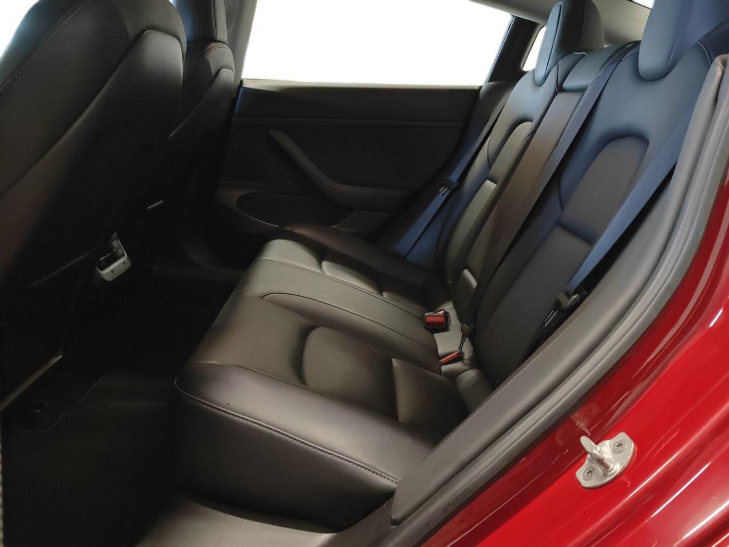 TESLA Model 3 10