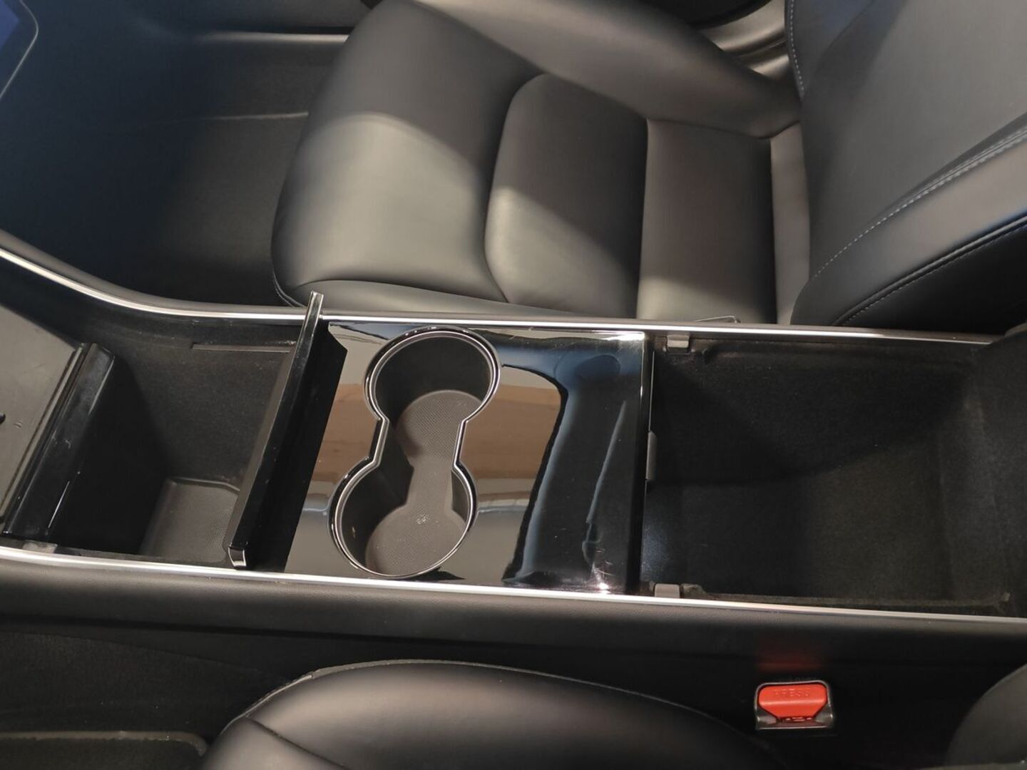 TESLA Model 3 22