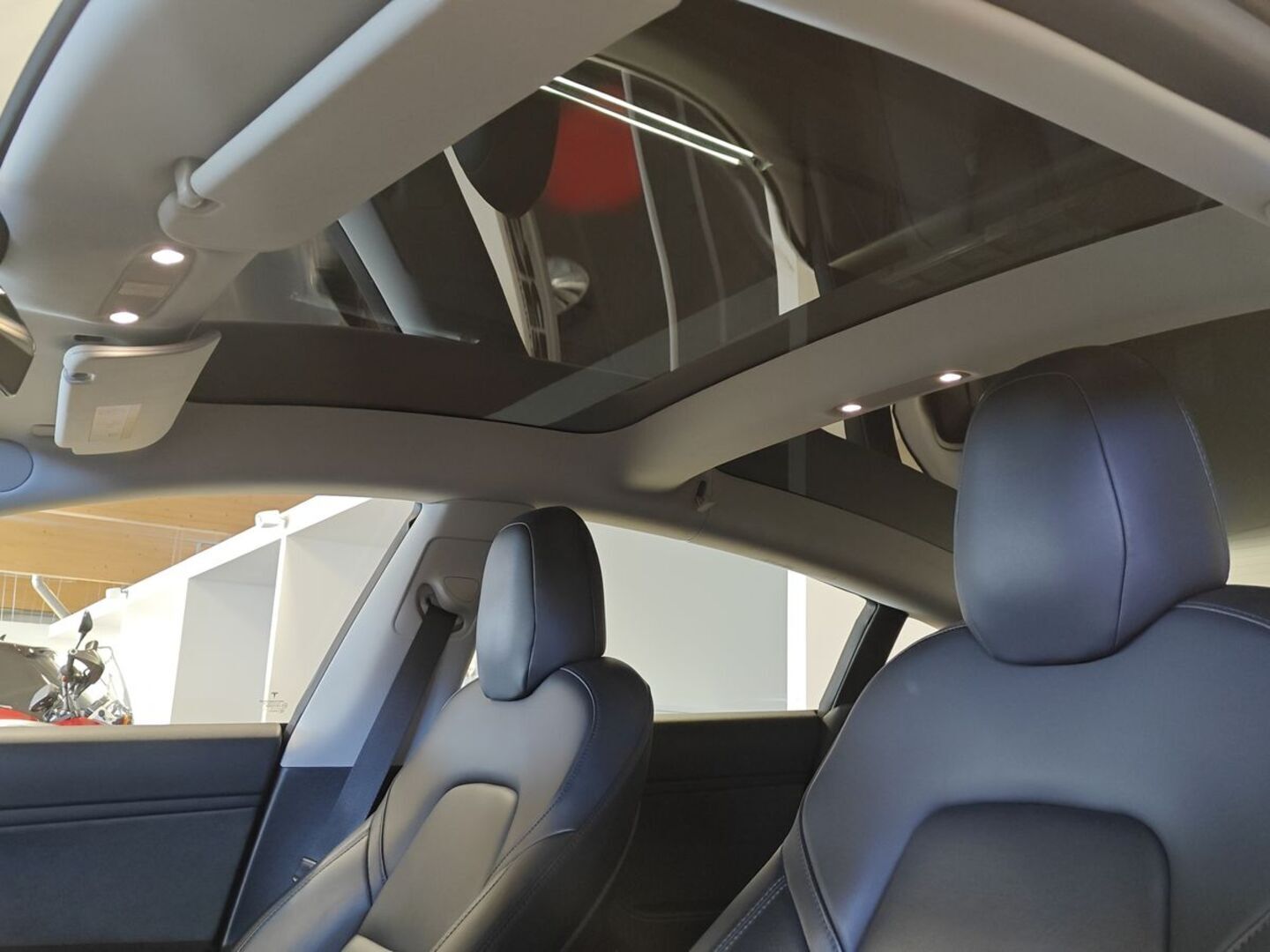 TESLA Model 3 24