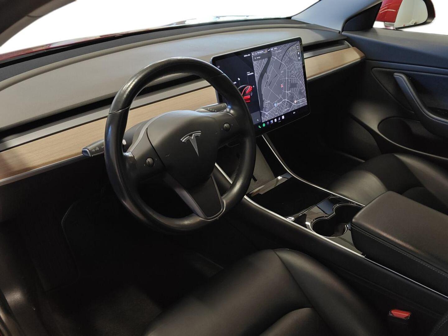 TESLA Model 3 7