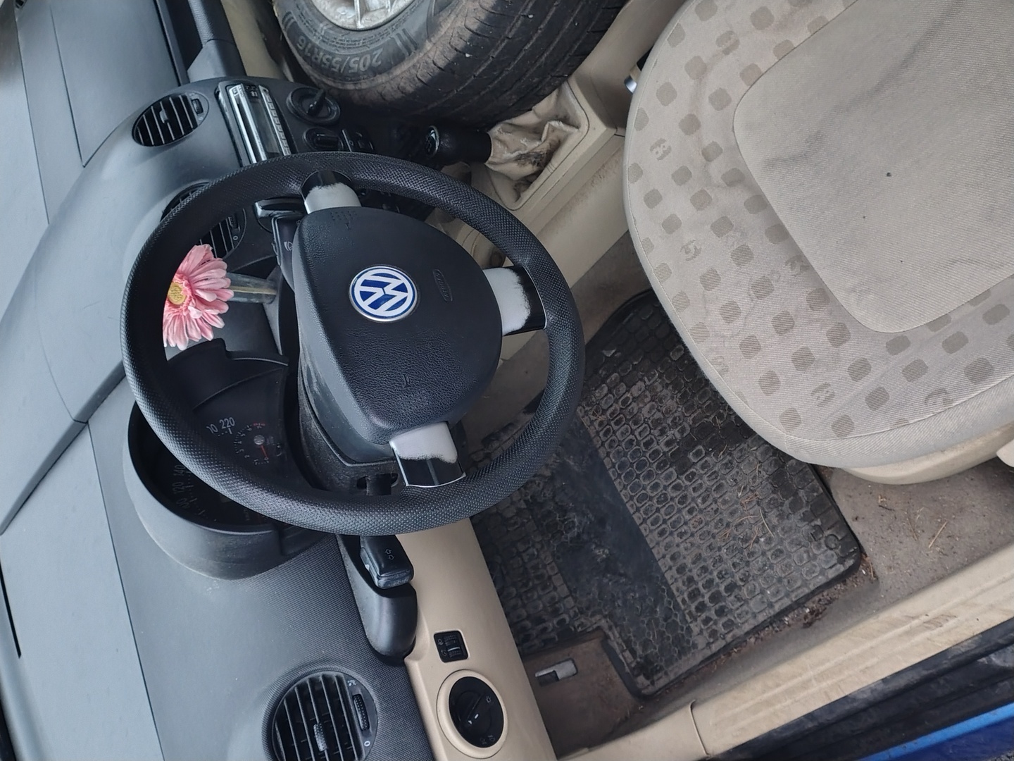 VOLKSWAGEN New Beetle 1999