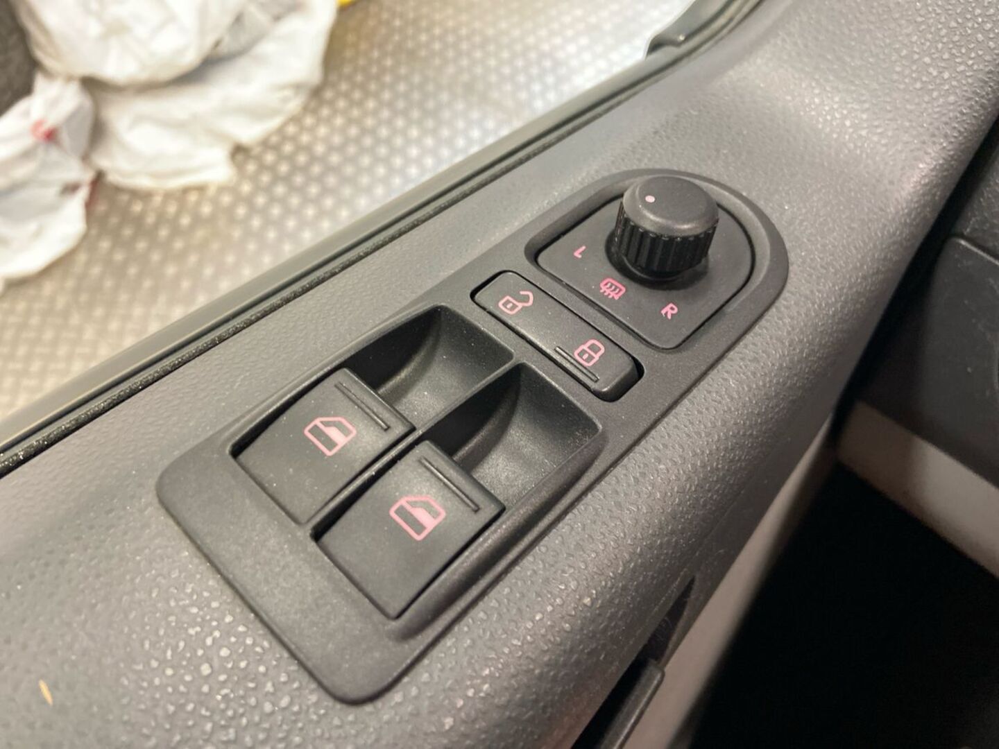 VOLKSWAGEN Transporter 13