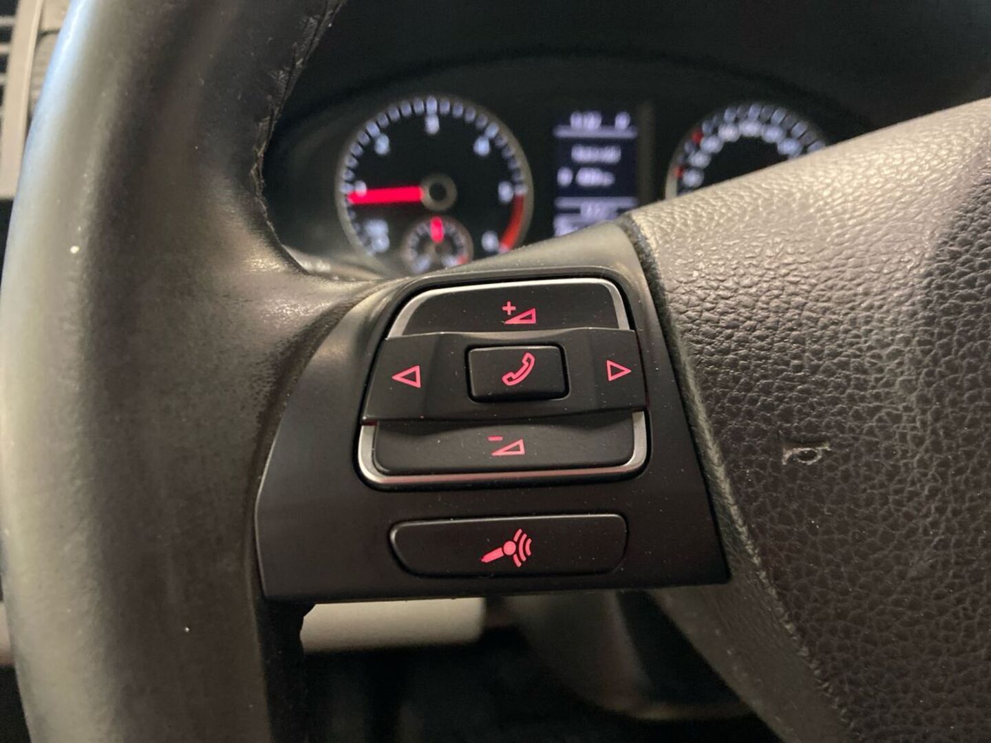 VOLKSWAGEN Transporter 16