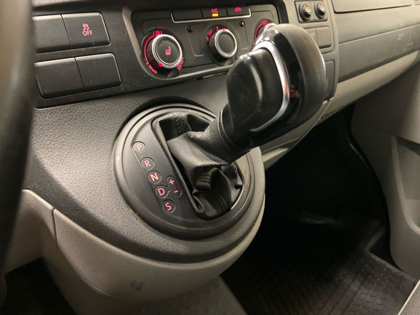 VOLKSWAGEN Transporter 21