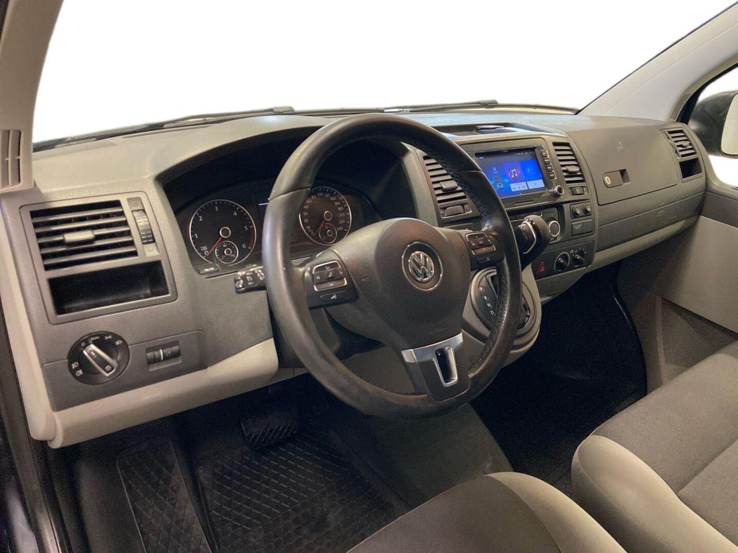 VOLKSWAGEN Transporter 6
