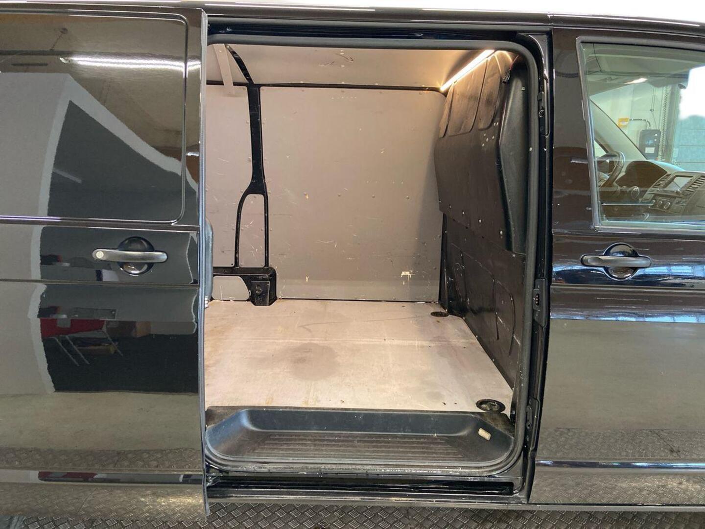 VOLKSWAGEN Transporter 8