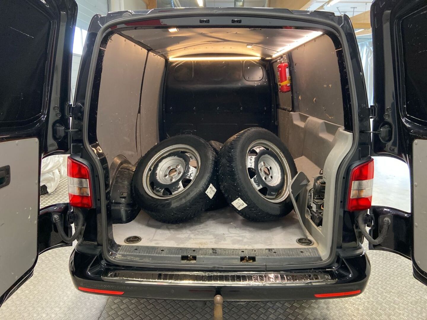 VOLKSWAGEN Transporter 9