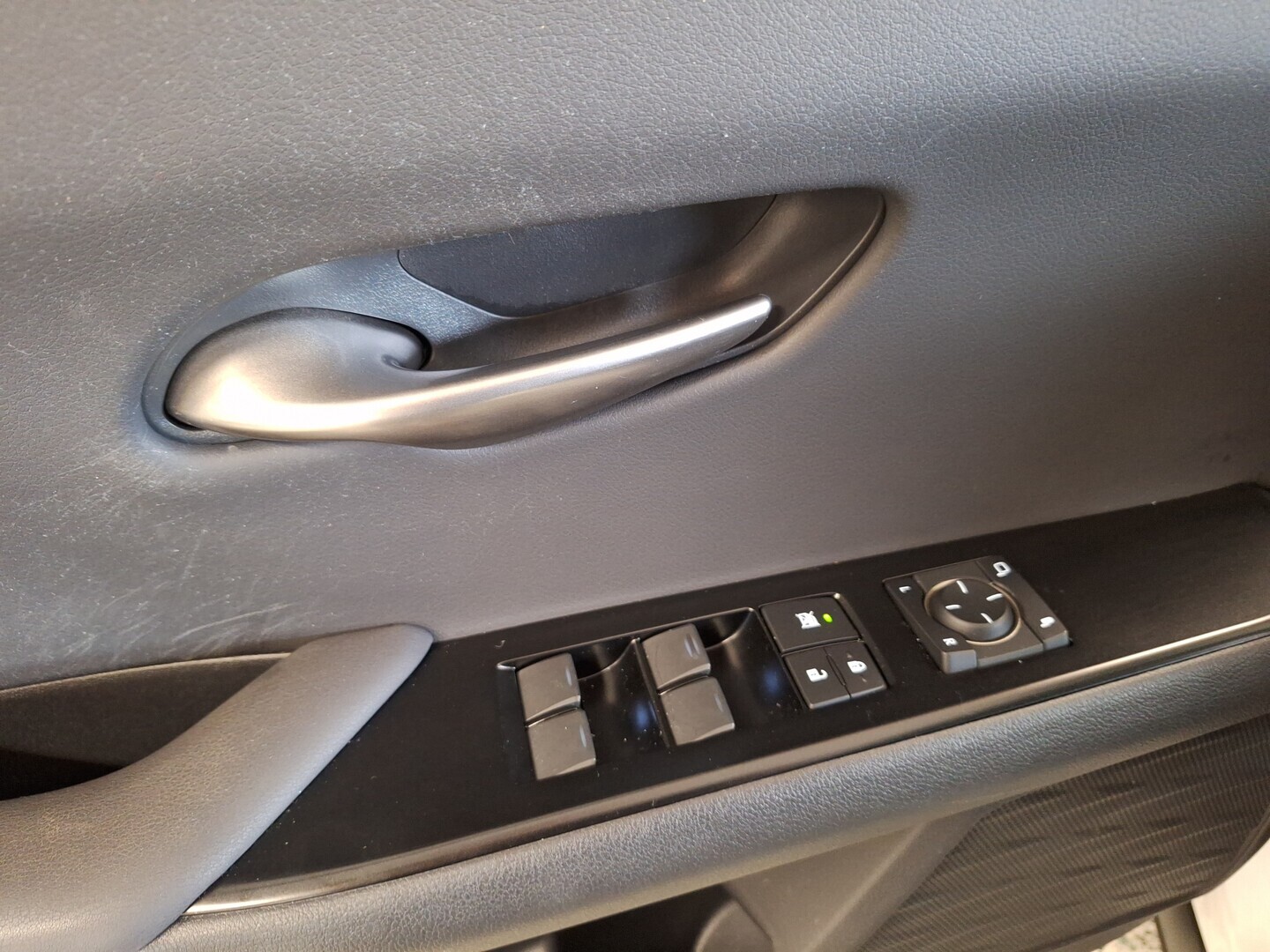 LEXUS UX 2021